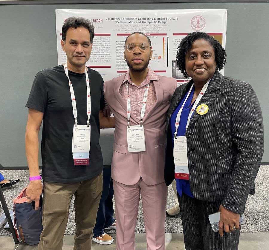 It was exciting to meet the next generation of scientists at ABRCMS in Phoenix! Congrats to lab postbacc Josh Johnson, who won a poster award for his work on Coronavirus Frameshift Stimulating Element Structure Determination and Therapeutic Design. Josh is pictured here with Rhiju and Gloria Regisford, Josh’s undergraduate mentor at Prairie View A&M. Also wonderful to coordinate with Jill Townley from Eterna, who demo-ed research and education on Eterna at the ABRCMS RNA Society booth!